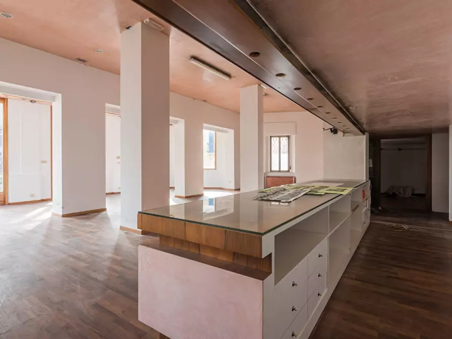 Immagine 7 di Locale commerciale in vendita  in Via Cattaneo a Cattolica