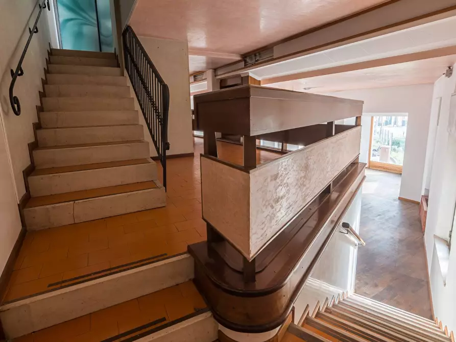 Immagine 8 di Locale commerciale in vendita  in Via Cattaneo a Cattolica