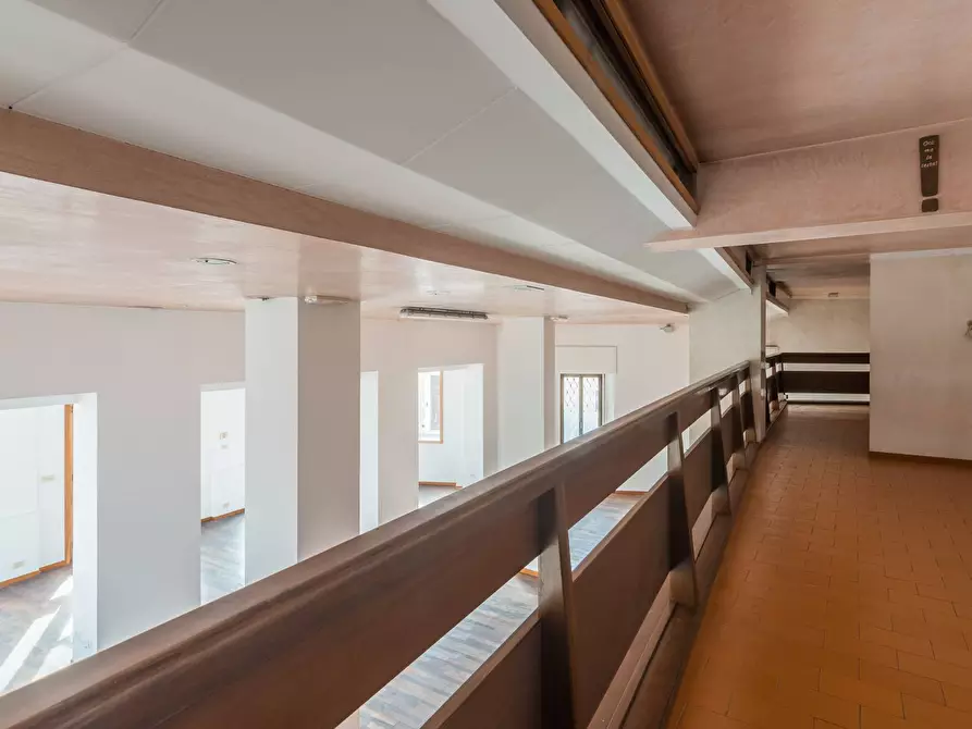 Immagine 11 di Locale commerciale in vendita  in Via Cattaneo a Cattolica