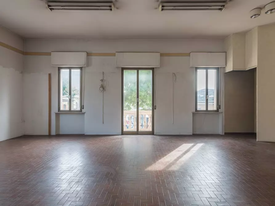 Immagine 16 di Locale commerciale in vendita  in Via Cattaneo a Cattolica