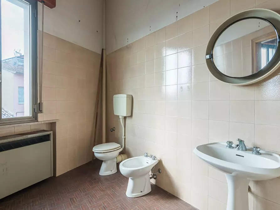 Immagine 18 di Locale commerciale in vendita  in Via Cattaneo a Cattolica