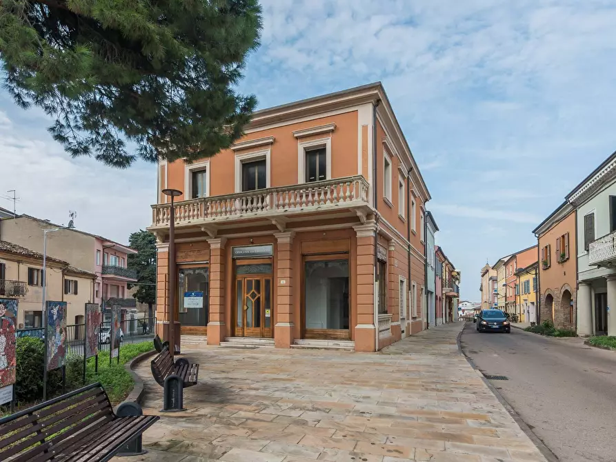Immagine 22 di Locale commerciale in vendita  in Via Cattaneo a Cattolica