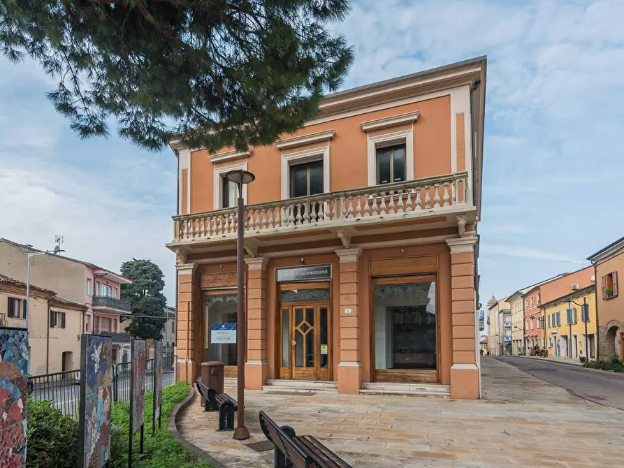 Immagine 23 di Locale commerciale in vendita  in Via Cattaneo a Cattolica