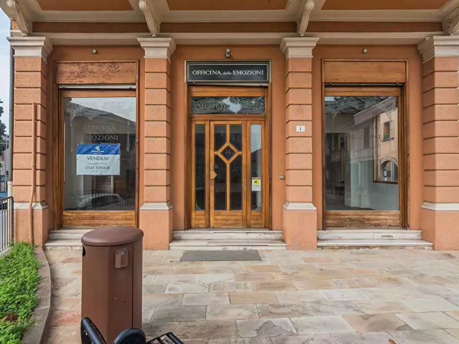 Immagine 24 di Locale commerciale in vendita  in Via Cattaneo a Cattolica