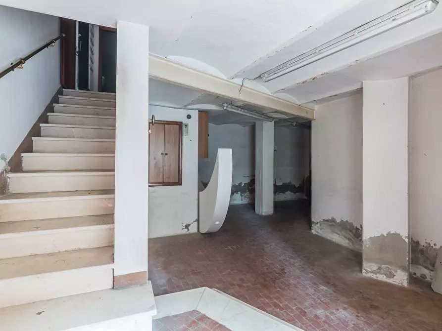 Immagine 28 di Locale commerciale in vendita  in Via Cattaneo a Cattolica