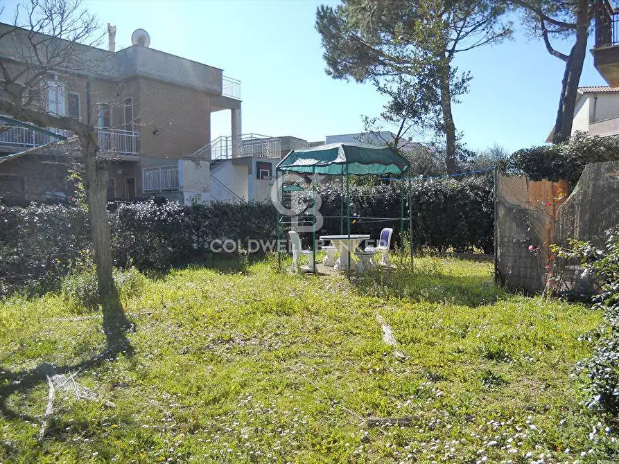 Immagine 2 di Villa in vendita  in Via Poseidone a Tarquinia