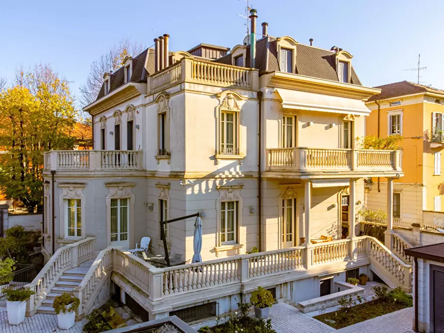 Immagine 2 di Villa in vendita  in Corso Leonardo Da Vinci a Gallarate