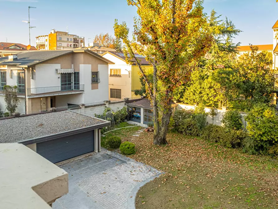 Immagine 25 di Villa in vendita  in Corso Leonardo Da Vinci a Gallarate
