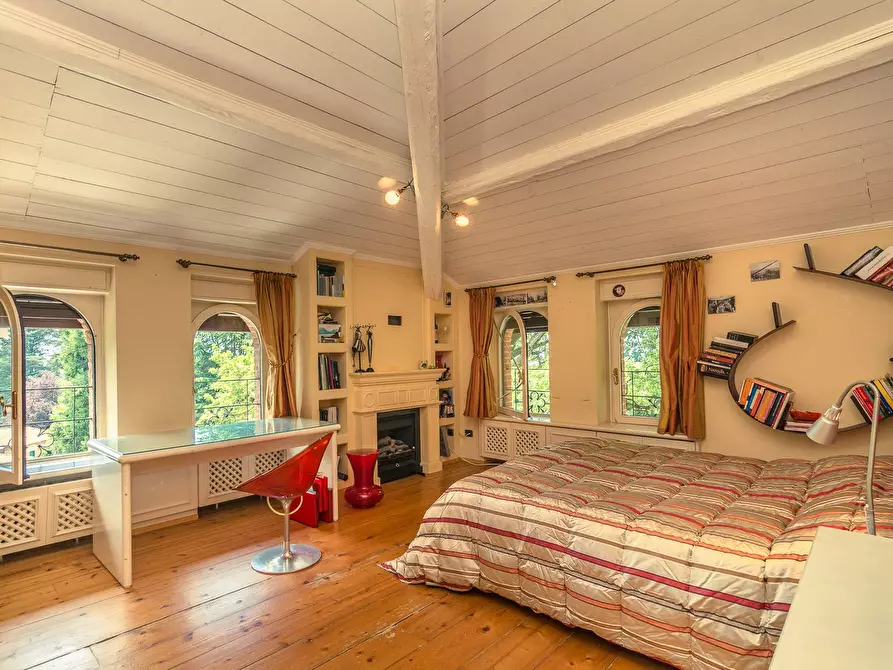 Immagine 28 di Villa in vendita  in via Adda a Varese