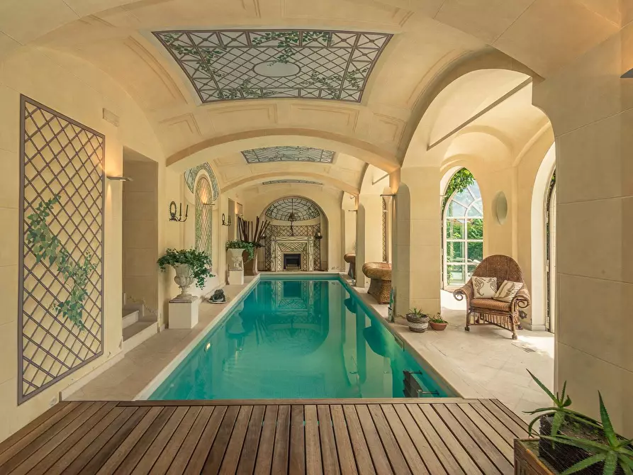 Immagine 29 di Villa in vendita  in via Adda a Varese