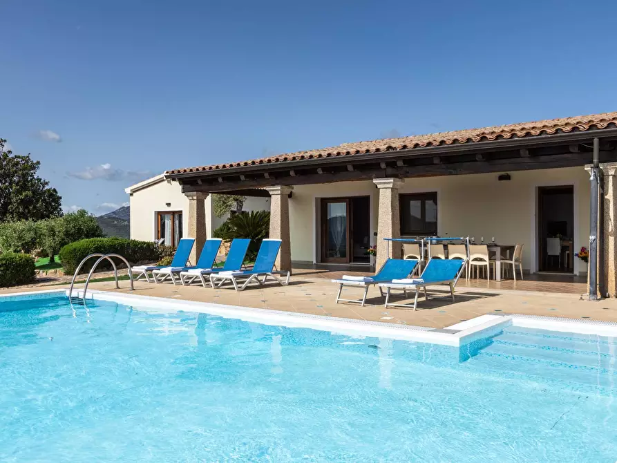 Immagine 2 di Villa in vendita  in VIA Casagliana a Olbia