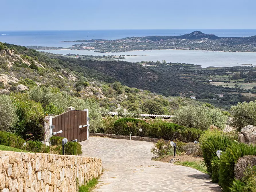 Immagine 29 di Villa in vendita  in VIA Casagliana a Olbia