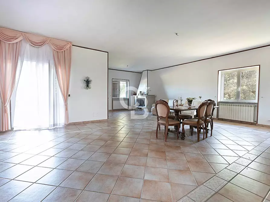 Immagine 5 di Villa in vendita  in Strada Provinciale Norchia a Vetralla