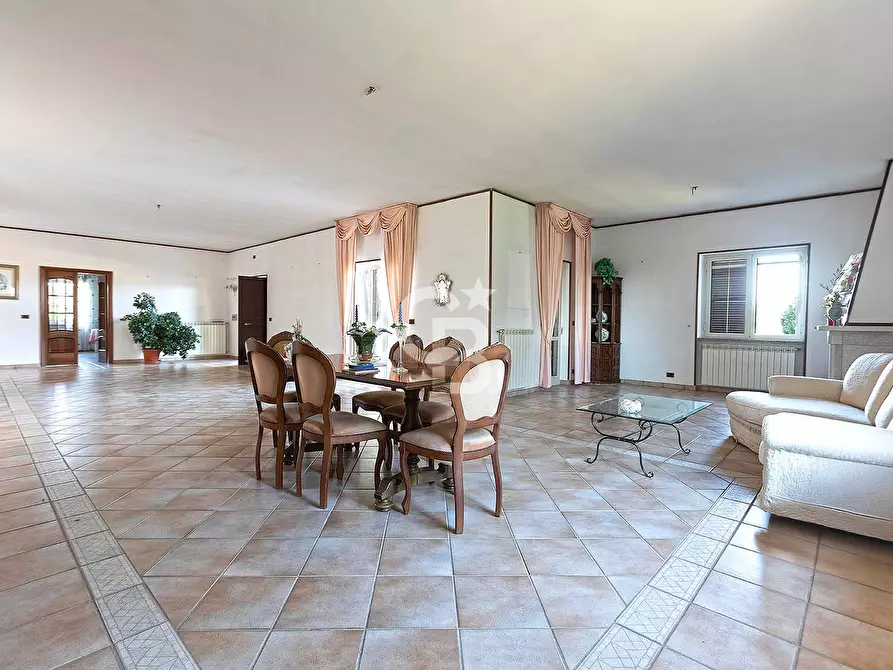 Immagine 3 di Villa in vendita  in Strada Provinciale Norchia a Vetralla