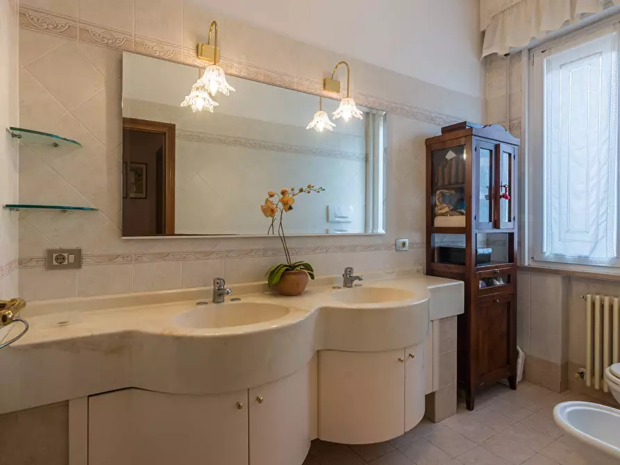 Immagine 13 di Appartamento in vendita  in Via Bovio a Cattolica