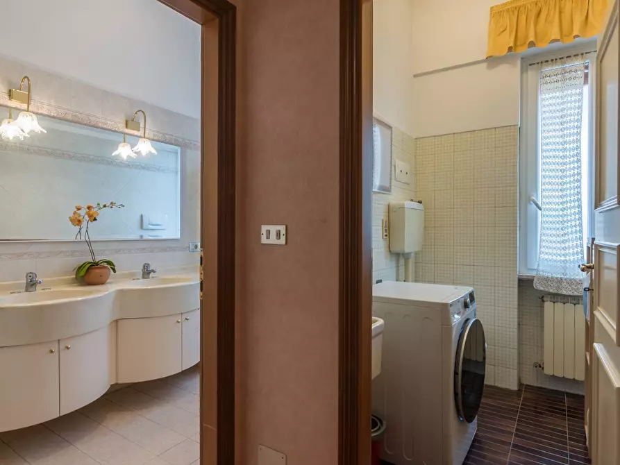 Immagine 15 di Appartamento in vendita  in Via Bovio a Cattolica