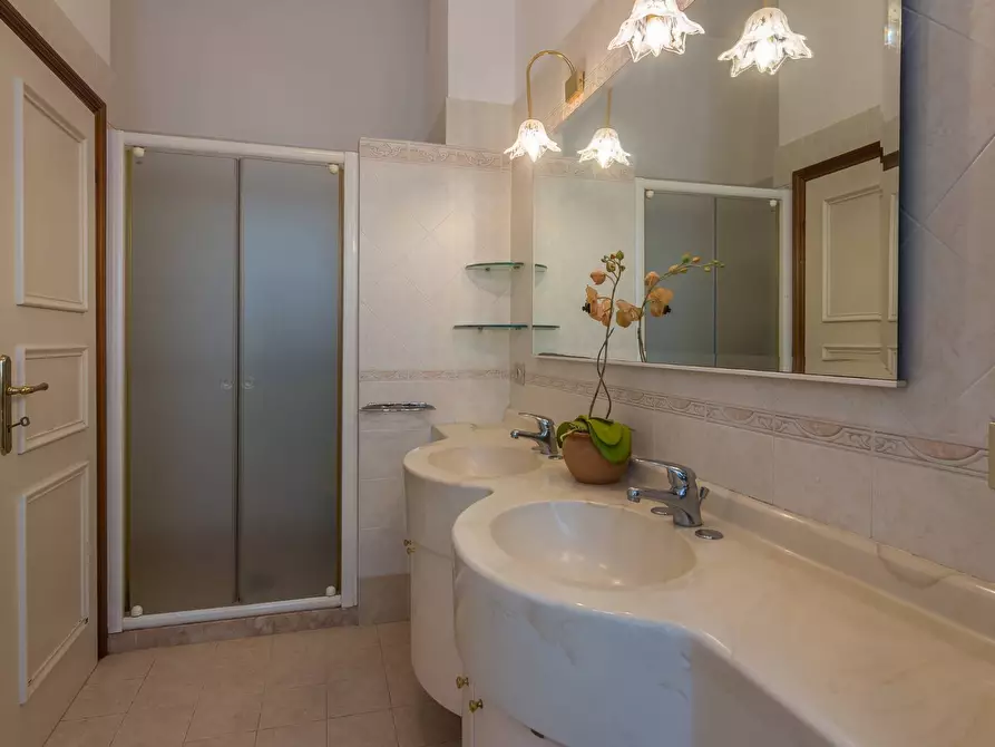 Immagine 14 di Appartamento in vendita  in Via Bovio a Cattolica