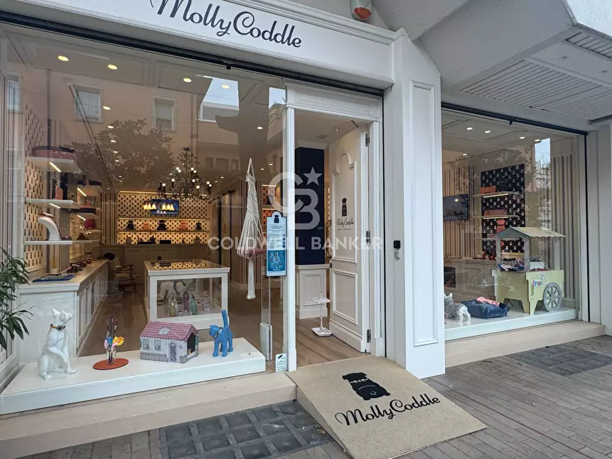 Immagine 5 di Negozio in affitto  in Viale Virgilio a Riccione