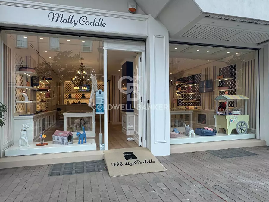 Immagine 6 di Negozio in affitto  in Viale Virgilio a Riccione