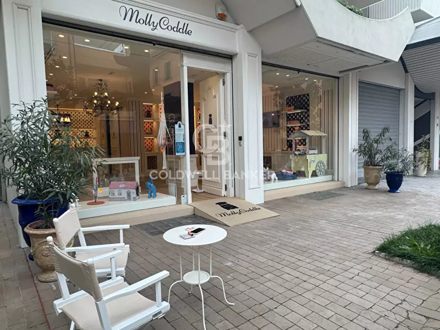 Immagine 7 di Negozio in affitto  in Viale Virgilio a Riccione