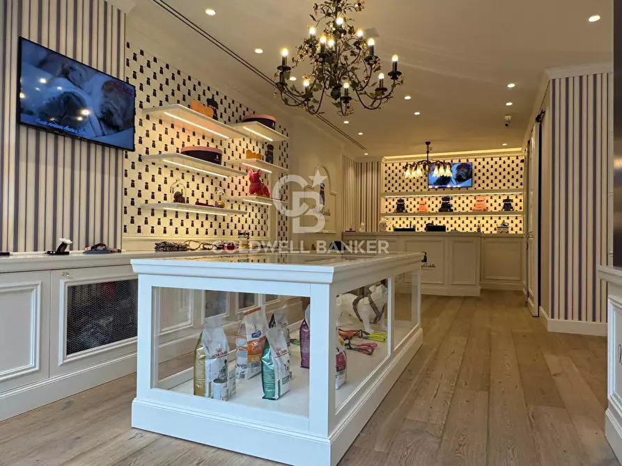 Immagine 8 di Negozio in affitto  in Viale Virgilio a Riccione