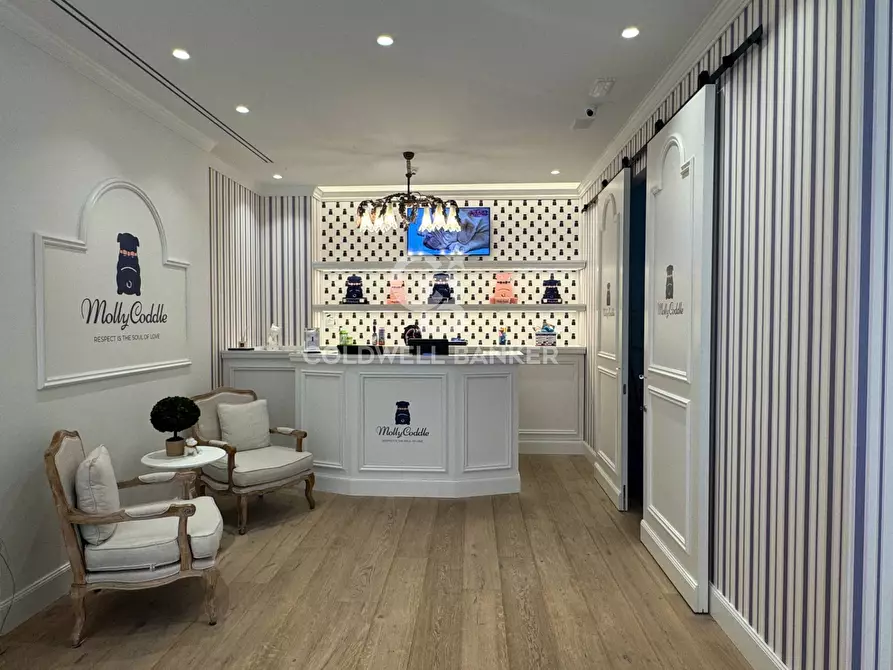 Immagine 13 di Negozio in affitto  in Viale Virgilio a Riccione