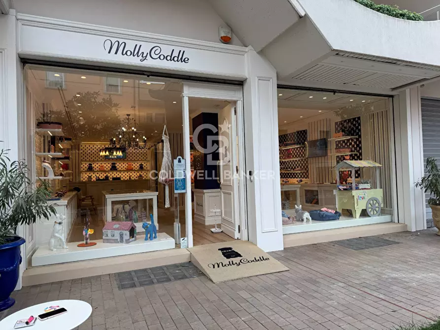Immagine 18 di Negozio in affitto  in Viale Virgilio a Riccione