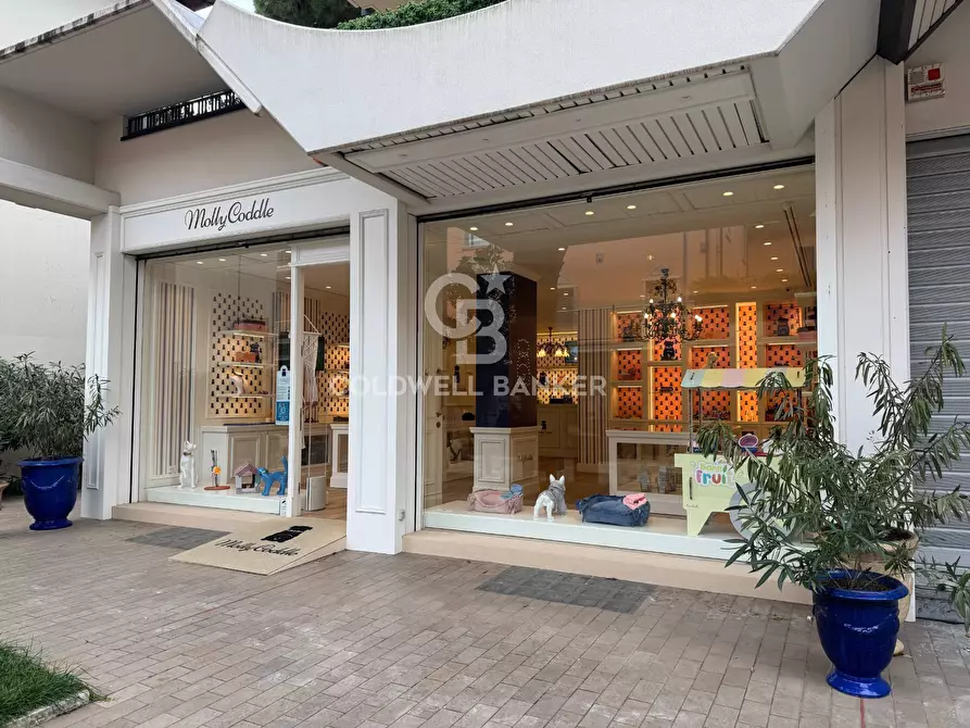 Immagine 20 di Negozio in affitto  in Viale Virgilio a Riccione