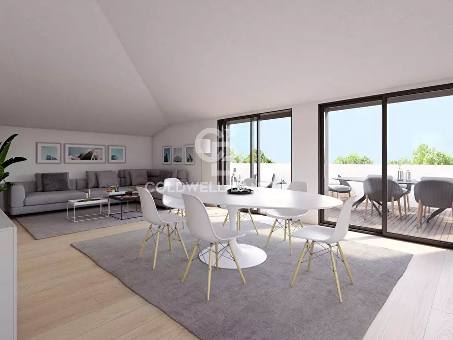 Immagine 10 di Appartamento in vendita  in Via Bassini a Riccione