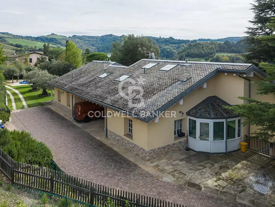 Immagine 1 di Villa in vendita  in Via Vizzano a Sasso Marconi