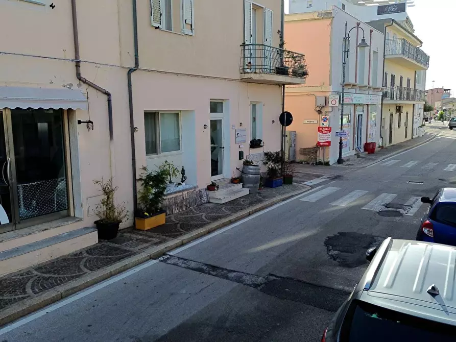 Immagine 5 di Locale commerciale in vendita  in Via Libertà a Golfo Aranci