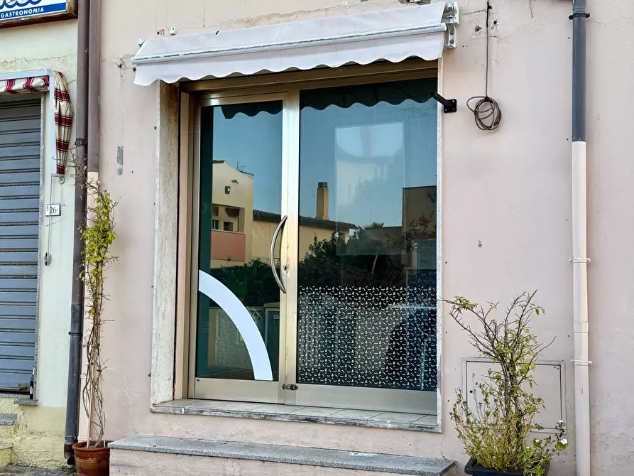 Immagine 7 di Locale commerciale in vendita  in Via Libertà a Golfo Aranci