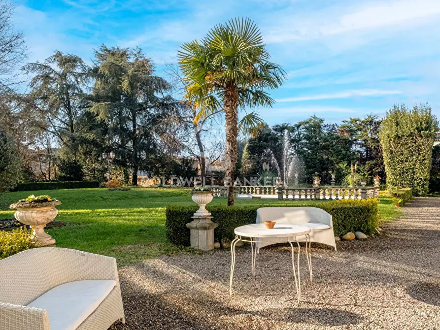 Immagine 3 di Villa in vendita  in PIAZZA RESTA a Vittuone