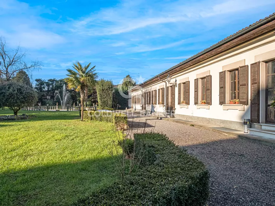 Immagine 8 di Villa in vendita  in PIAZZA RESTA a Vittuone