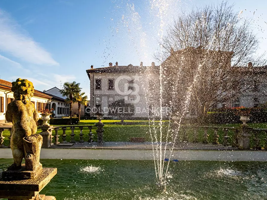 Immagine 9 di Villa in vendita  in PIAZZA RESTA a Vittuone