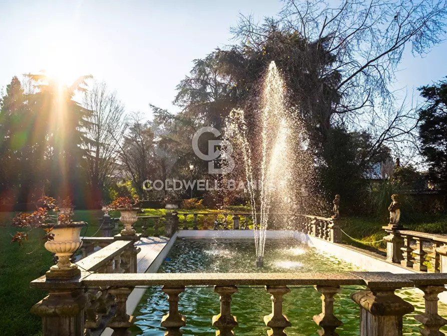 Immagine 10 di Villa in vendita  in PIAZZA RESTA a Vittuone