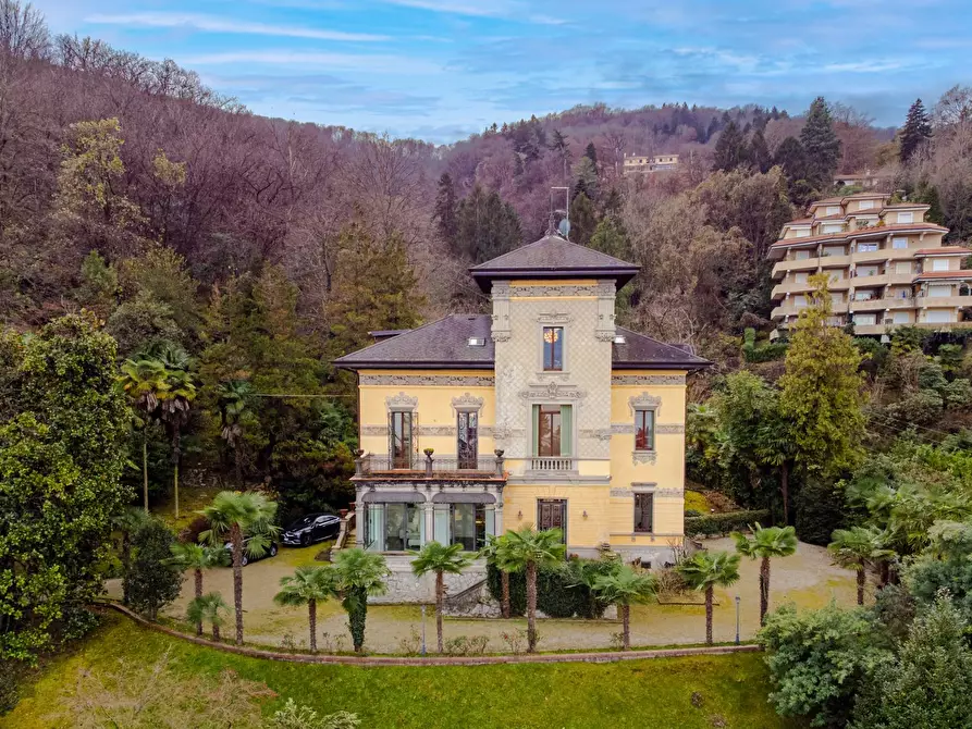 Immagine 4 di Villa in vendita  in via Lamberti a Stresa