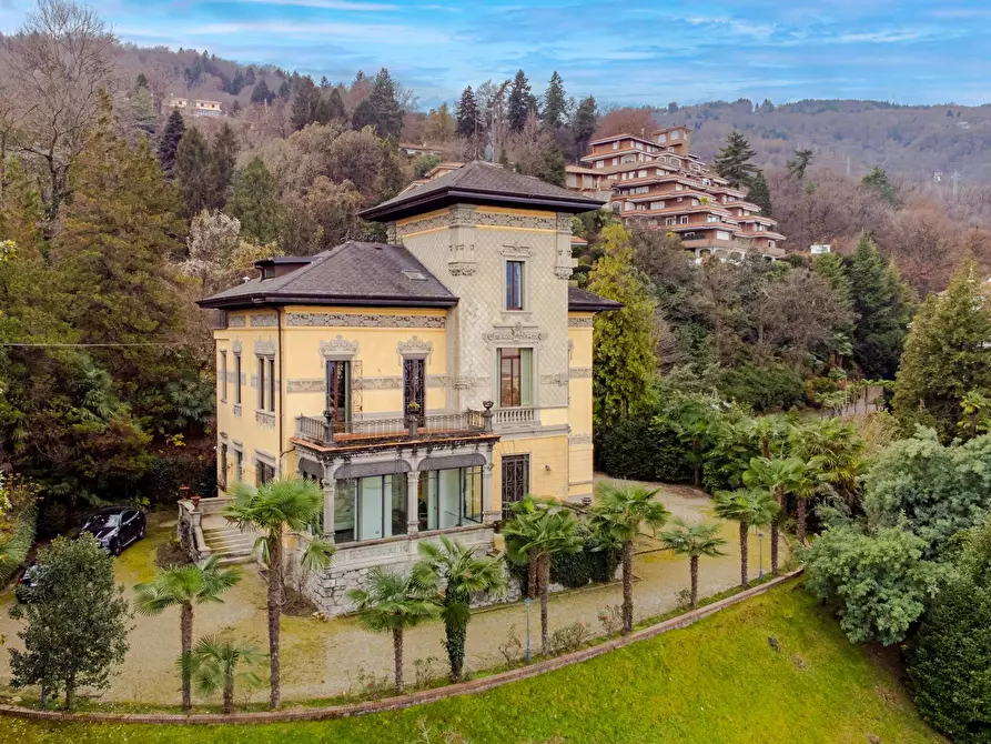 Immagine 5 di Villa in vendita  in via Lamberti a Stresa