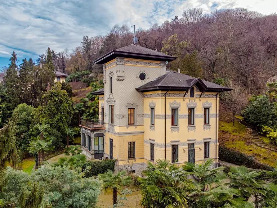 Immagine 6 di Villa in vendita  in via Lamberti a Stresa