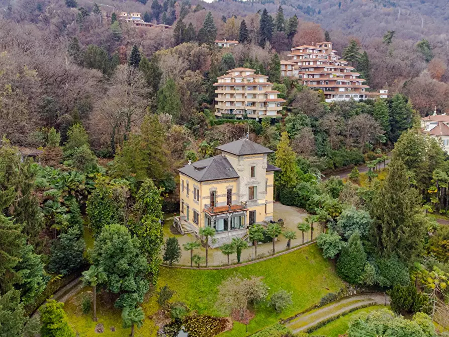 Immagine 9 di Villa in vendita  in via Lamberti a Stresa