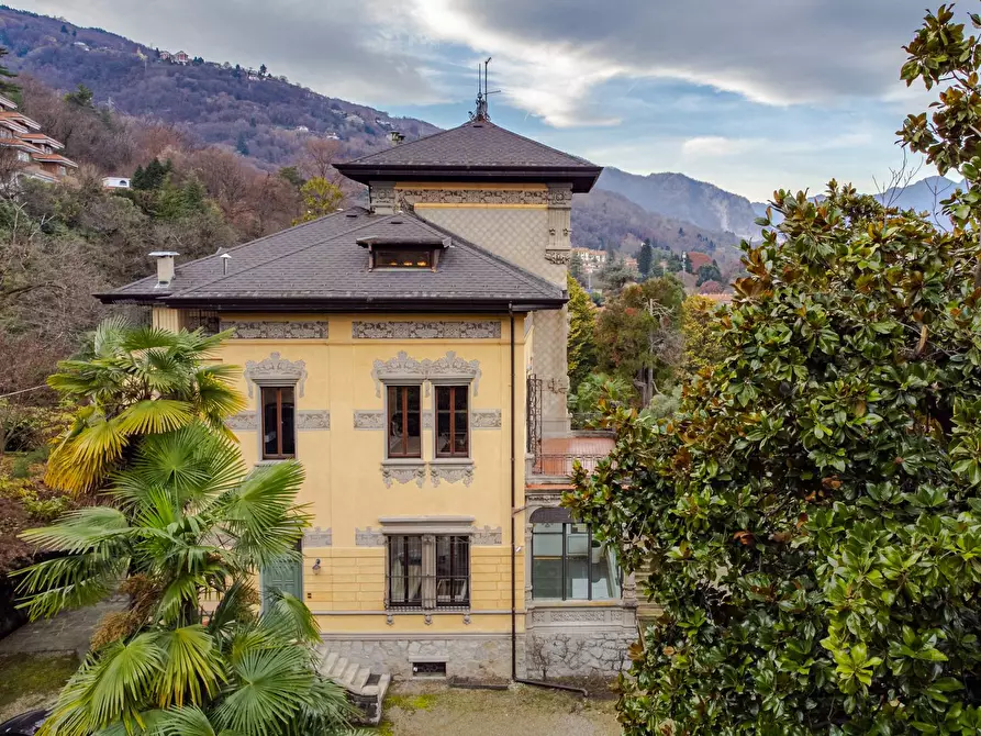 Immagine 10 di Villa in vendita  in via Lamberti a Stresa