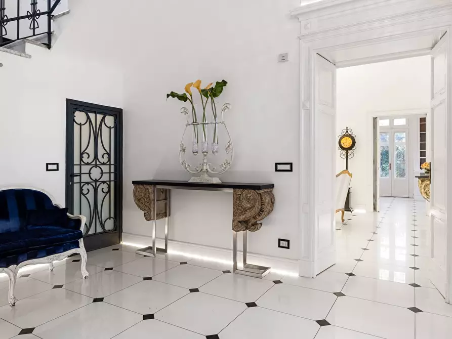 Immagine 12 di Villa in vendita  in via Lamberti a Stresa