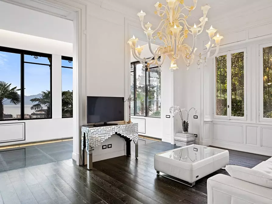 Immagine 16 di Villa in vendita  in via Lamberti a Stresa