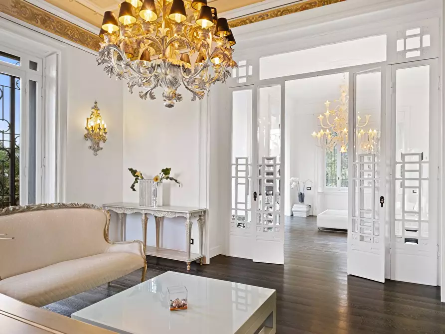 Immagine 21 di Villa in vendita  in via Lamberti a Stresa