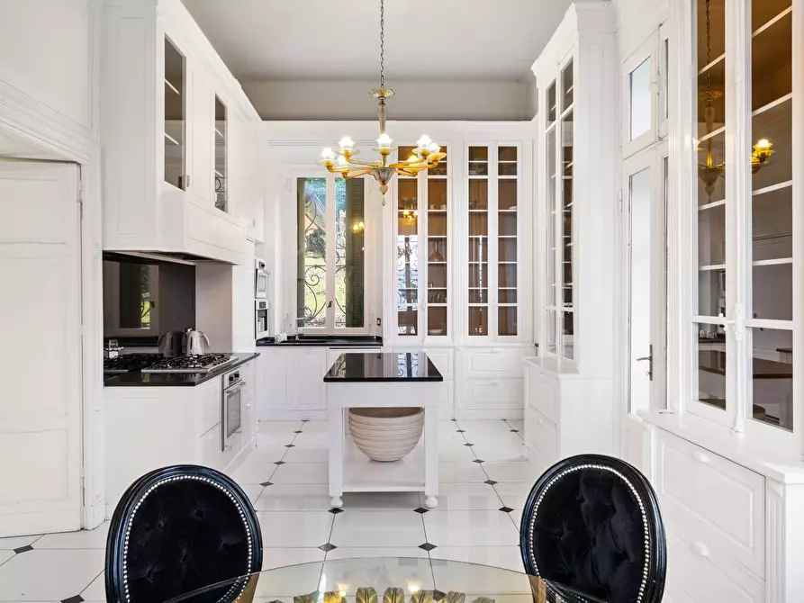 Immagine 22 di Villa in vendita  in via Lamberti a Stresa