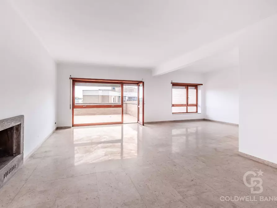 Immagine 1 di Attico in vendita  in Via Rivarone a Roma