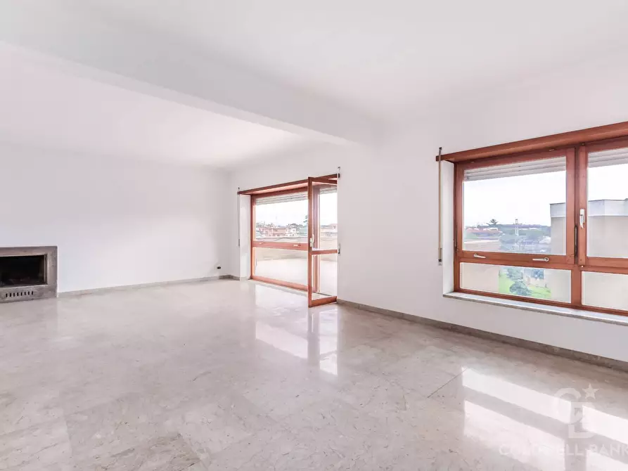 Immagine 2 di Attico in vendita  in Via Rivarone a Roma