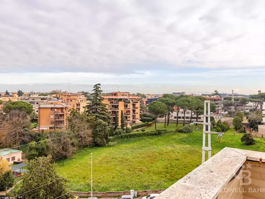 Immagine 8 di Attico in vendita  in Via Rivarone a Roma