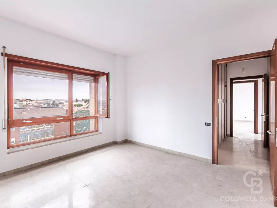 Immagine 24 di Attico in vendita  in Via Rivarone a Roma