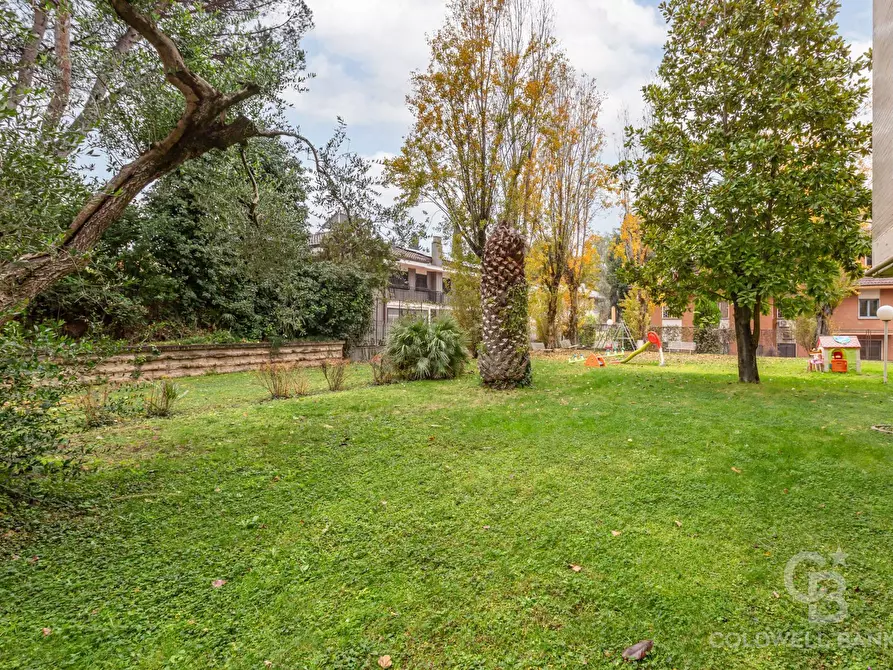 Immagine 27 di Attico in vendita  in Via Rivarone a Roma